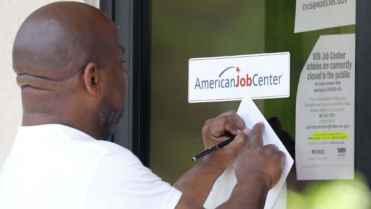 Schon jetzt sind deutlich mehr Amerikaner arbeitslos geworden als befürchtet.