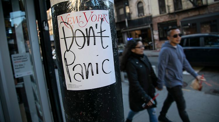 In New York gilt nach einem rasanten Anstieg der Infektionszahlen eine Ausgangssperre. 