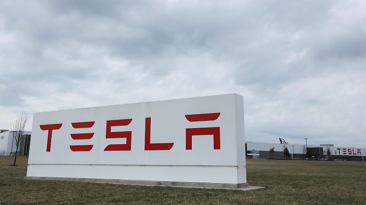 Tesla-Chef Musk nannte die Herstellung von medizinischem Gerät ein Kinderspiel für seine Unternehmen.
