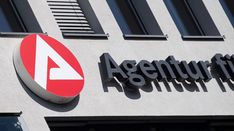 Jobcenter sollen Hartz-IV-Anträge künftig ohne Vermögensprüfung bewilligen.