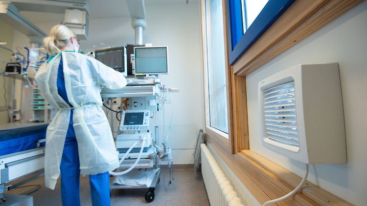 Zurzeit stehen in Deutschland 10.000 Betten mit Beatmungsgeräten zur Verfügung.