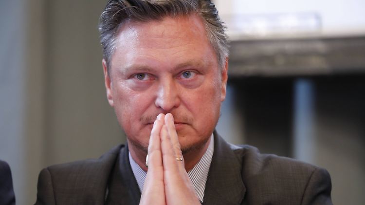 Frank Hansels Jaguar wurde heute Nacht angezündet.