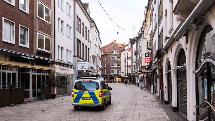 Vier von fünf Deutschen würden auch längere Beschränkungen in Kauf nehmen.