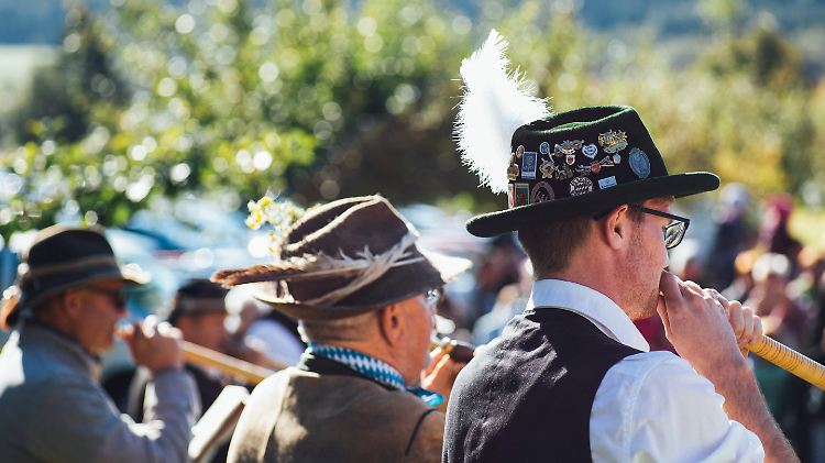 Üppige Feste und ein vielfältiges Brauchtum gehören auch heute noch zum bayerischen Leben dazu.