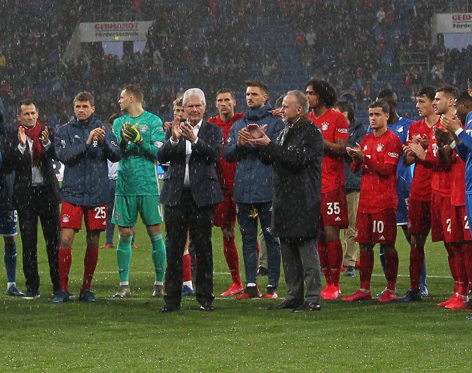 Erinnern Sie sich noch? Ende Februar schwappte eine Welle der Solidarität durch die Bundesliga: Funktionäre verbündeten sich gegen eine Gruppe von Fans, die ...