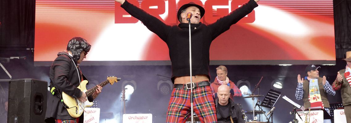 Peter Brings (in der Mitte)