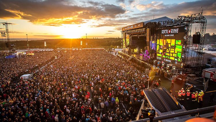 Die Veranstalter von Rock am Ring halten noch an ihrem Megafestival fest. Andere Kulturveranstaltungen mussten dagegen abgesagt werden - mit finanziellen Folgen für die Ausrichter.