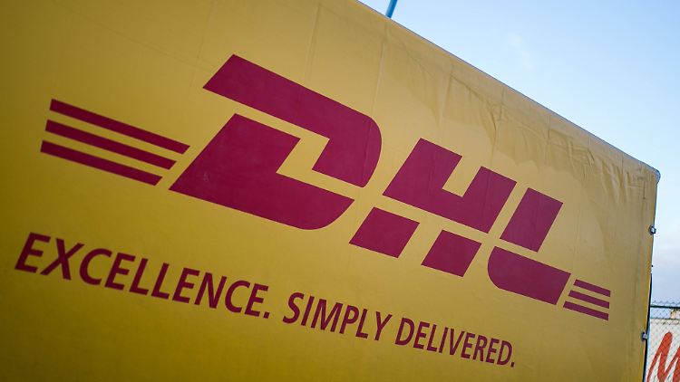 Auch die DHL leidet massiv unter den Folgen der Corona-Krise und will deshalb viele Kollegen in Kurzarbeit schicken.
