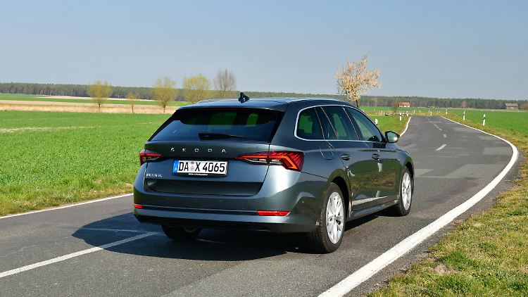 Am Heck des Skoda Octavia gibt es kein Logo mehr, sondern nur noch den Schriftzug.