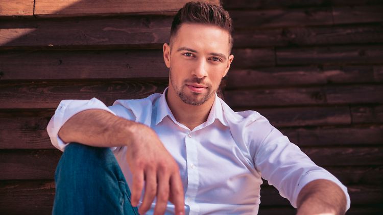 Rauf auf den Schlager-Thron? Ramon Roselly.