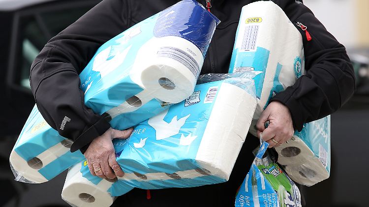Es wird weniger Toilettenpapier gekauft. 