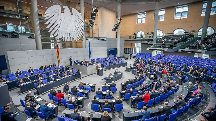 Bundestagsabgeordnete wollen wegen Coronakrise keine Diätenerhöhung.