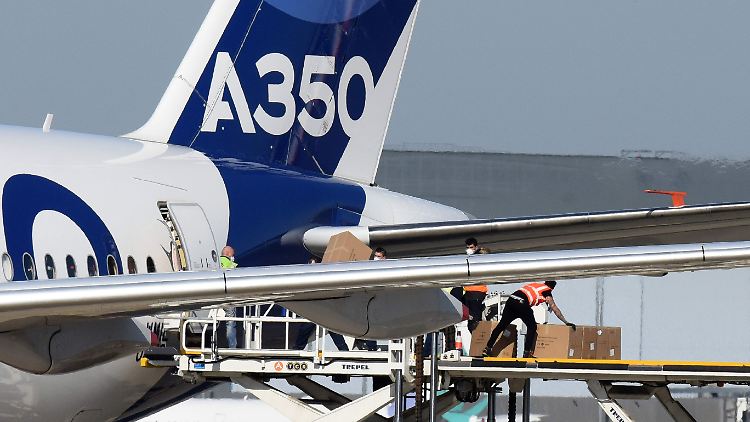 Auch Airbus muss in der Corona-Krise Geld sparen.