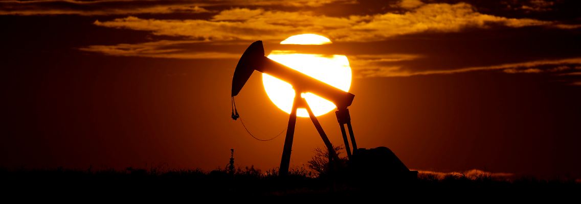 Normalerweise verbraucht die Welt ungefähr 100 Millionen Barrel Öl am Tag. Wegen der Corona-Krise sprachen Händler zuletzt jedoch nur noch von 65 Millionen Barrel täglich.