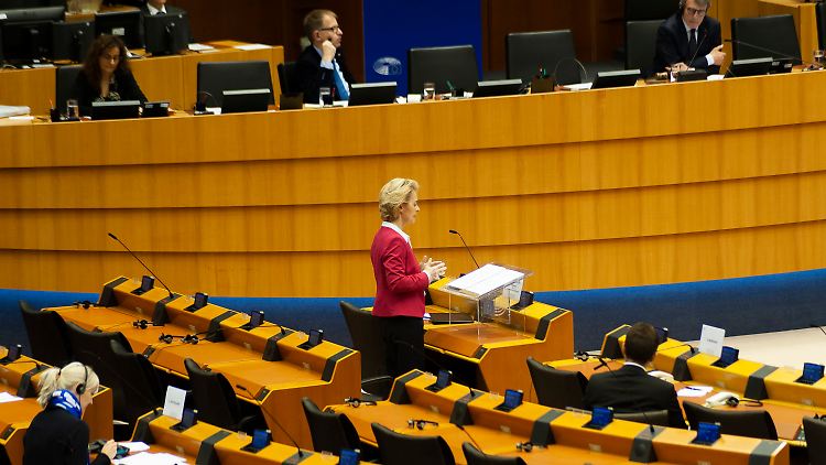 Kommissionspräsidentin Ursula von der Leyen soll die Exit-Strategie nach Ostern vorstellen.