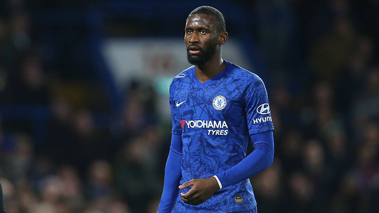 Rüdiger wechselte 2015 vom VfB Stuttgart zur AS Rom, seit 2017 spielt er für Chelsea.