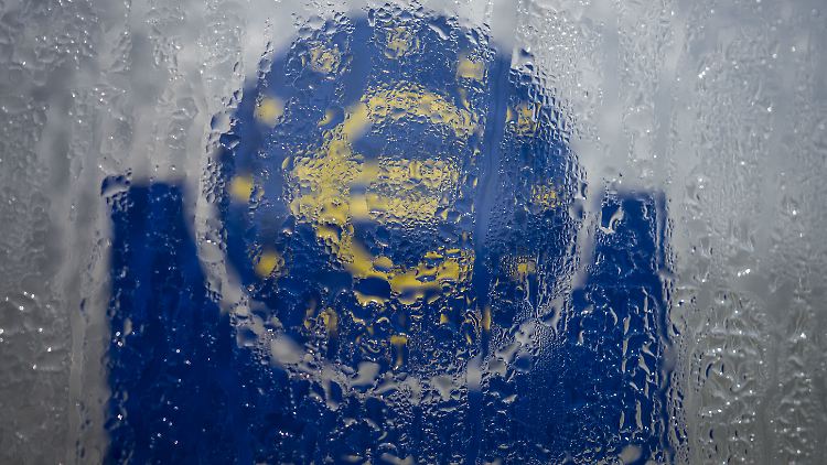 Deutsche und Schweizer Forscher sehen für die Eurozone eine tiefe Rezession - und dann starkes Wachstum.
