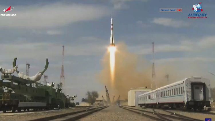 Das Videostandbild von 2020 zeigt den Start einer Sojus-Rakete mit dem Raumschiff Sojus MS-16, das eine neue Besatzung zur Internationalen Raumstation ISS brachte.