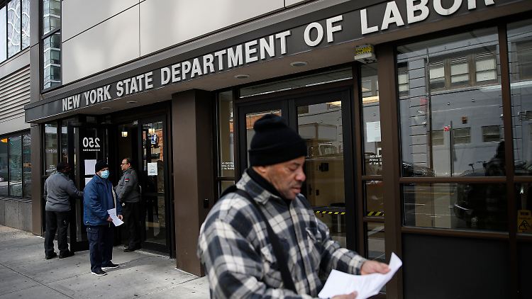 Die Arbeitslosigkeit in den USA explodiert während der Corona-Krise geradezu.