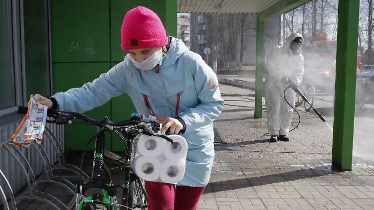 Ohne Mundschutz dürfen die Bürger Polens sich nicht mehr in der Öffentlichkeit bewegen.