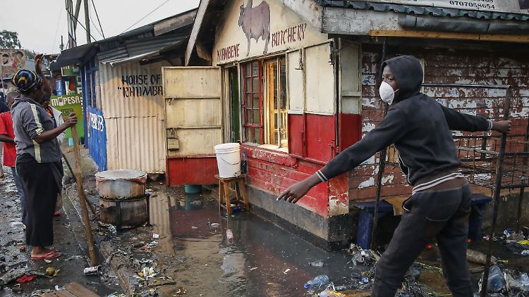In afrikanischen Slums, wo es kein fließend Wasser gibt, ist es kaum möglich, Hygieneregeln zu beachten.