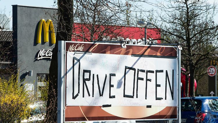 McDonalds wirbt beispielsweise gerade damit, dass sicher und kontaktlos am McDrive bestellt werden kann.