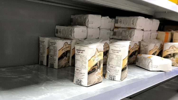 Mehl gehört derzeit zu den begehrten Produkten in den Supermärkten.