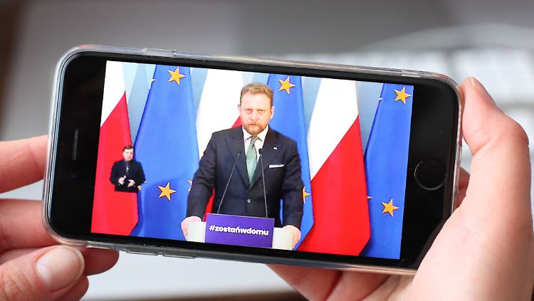Lukasz Szumowski während einer Video-Pressekonferenz.