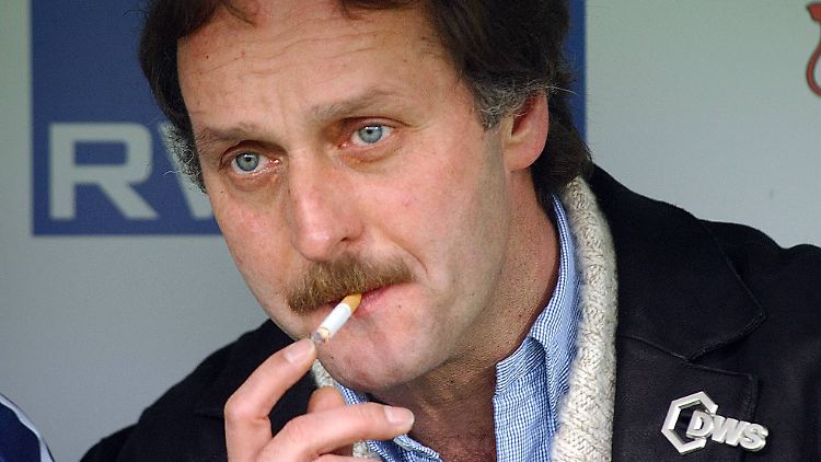 Peter Neururer hat ein Faible für Rituale - ob das Rauchen dazugehört?