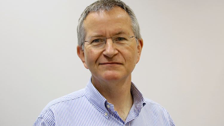 Arndt Rolfs ist Mediziner, Wissenschaftler und Gründer des Biotech-Unternehmens Centogene. Das in Rostock angesiedelte Unternehmen (500 Mitarbeiter) ist auf die Diagnostik seltener angeborener Erkrankungen spezialisiert und Weltmarktführer in dieser Nische.