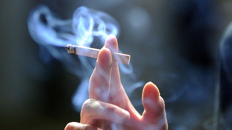 Rauchen macht krank - bei einer Infektion mit Sars-CoV-2 kann dies das Risiko erhöhen.