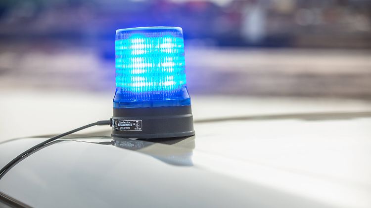 Bei Berlin ging es für die Beamten nur dank der Hilfe eines Achtjährigen im Einsatz weiter.