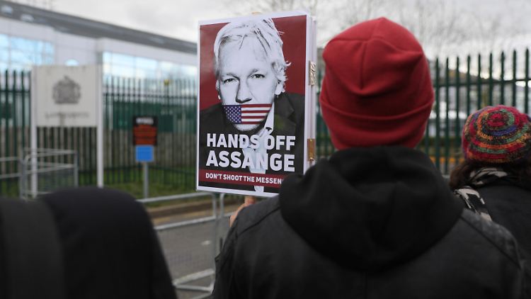 Assange sitzt derzeit isoliert in einem Hochsicherheitsgefängnis.