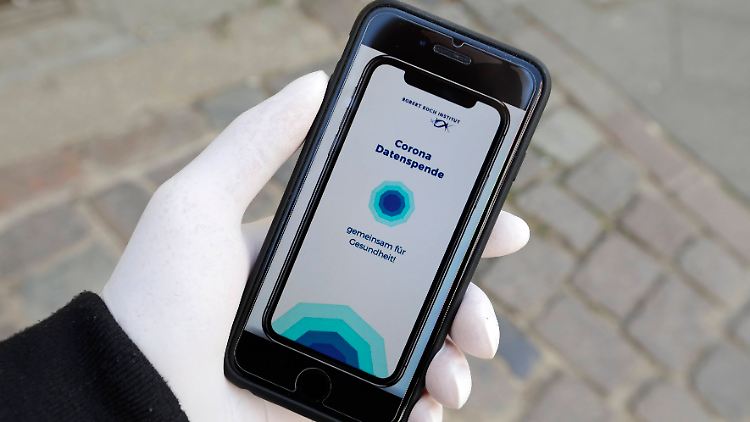 Die Corona-App wird wahrscheinlich freiwillig sein. Offen ist, ob sich Handyeigner aktiv dafür oder dagegen entscheiden sollen.
