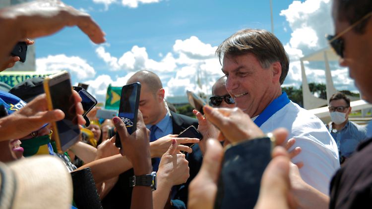 Provokation: Seit in Brasilien strenge Kontaktverbote im Kampf gegen Corona gelten, hat Präsident Jair Bolsonaro diese immer wieder öffentlich übertreten.