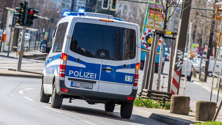 Nicht nur in Berlin war die Polizei am Osterwochenende im Einsatz, um Versammlungen aufzulösen.