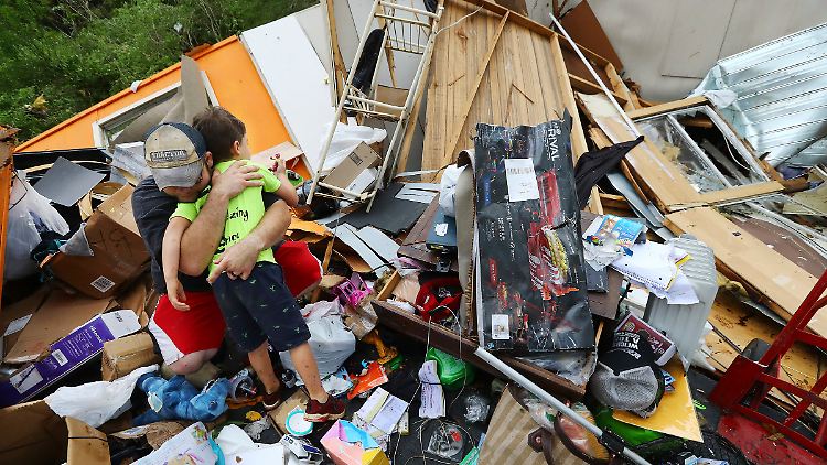 Alles verloren im Norden Georgias: Die Familie Shoemaker überlebte einen der Tornados im Murray County eigenen Angaben zufolge im Badezimmer ihres Trailers.