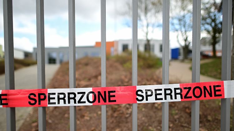 Die Stilllegung der Wirtschaft muss enden, aber wie? Auch Ökonomen sind sich uneinig.