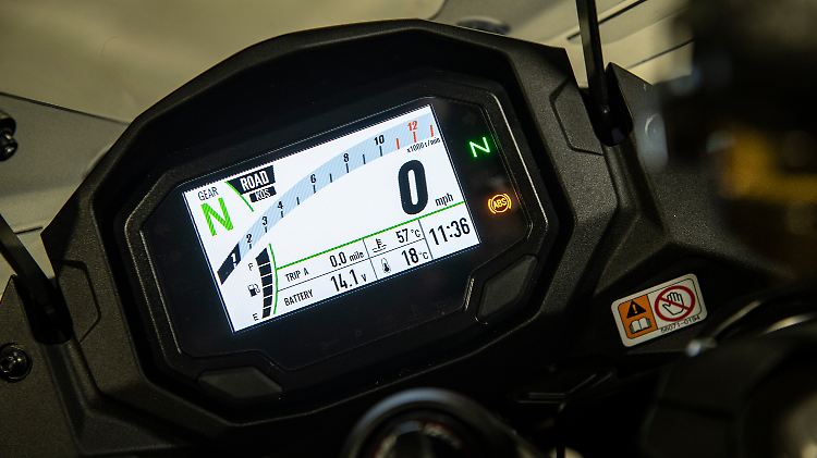 Das 4,3-Zoll-TFT-Display der Kawasaki Ninja 1000SX lässt sich selbst bei starker Sonneneinstrahlung gut ablesen.