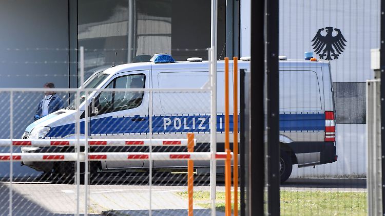 Vor dem Bundesgerichtshof in Karlsruhe sollen die Verdächtigen dem Haftrichter vorgeführt werden.