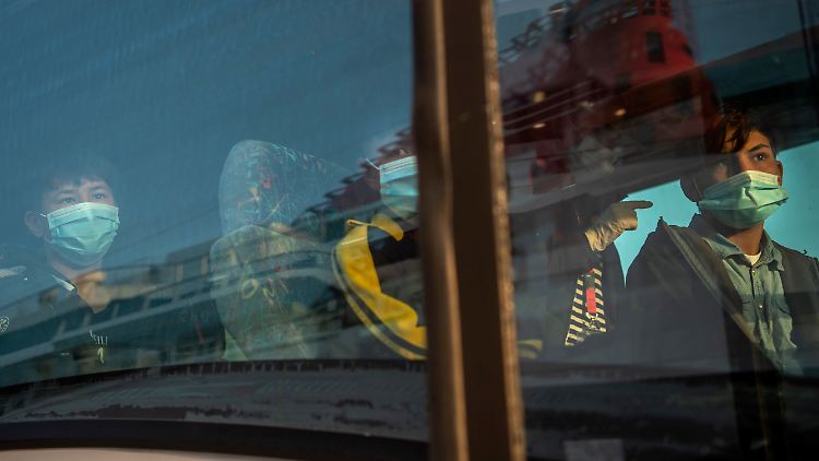Die Kinder in diesem Bus werden nach Luxemburg und Deutschland gebracht.