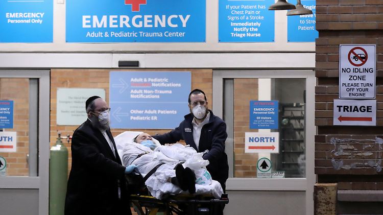 New York - hier der Eingang eines Krankenhauses in Brooklyn - ist das Epizentrum des Coronavirus-Ausbruchs in den USA.