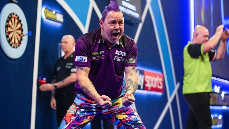 Am Neujahrsabend war die Darts-Welt noch in Ordnung: Peter Wright bejubelt seinen ersten Weltmeister-Titel.