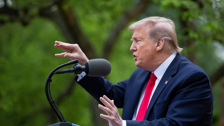 Wollte den US-Bürgern per Hotline mit Rat und Tat zur Seite stehen: Donald Trump.