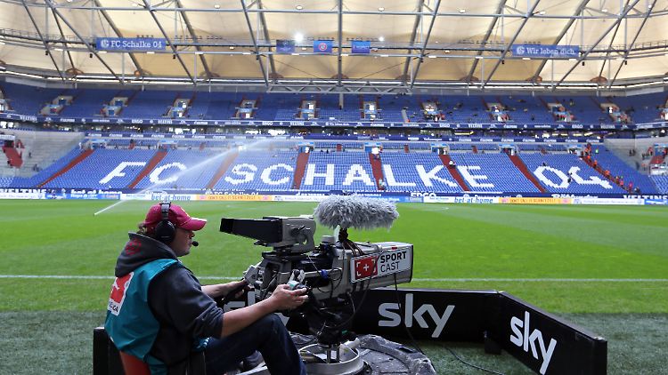 An den ersten beiden Spieltagen nach der langen Bundesligapause bekommen Fußballfans auch ohne Abonnement Livebilder aus den Stadien zu sehen.