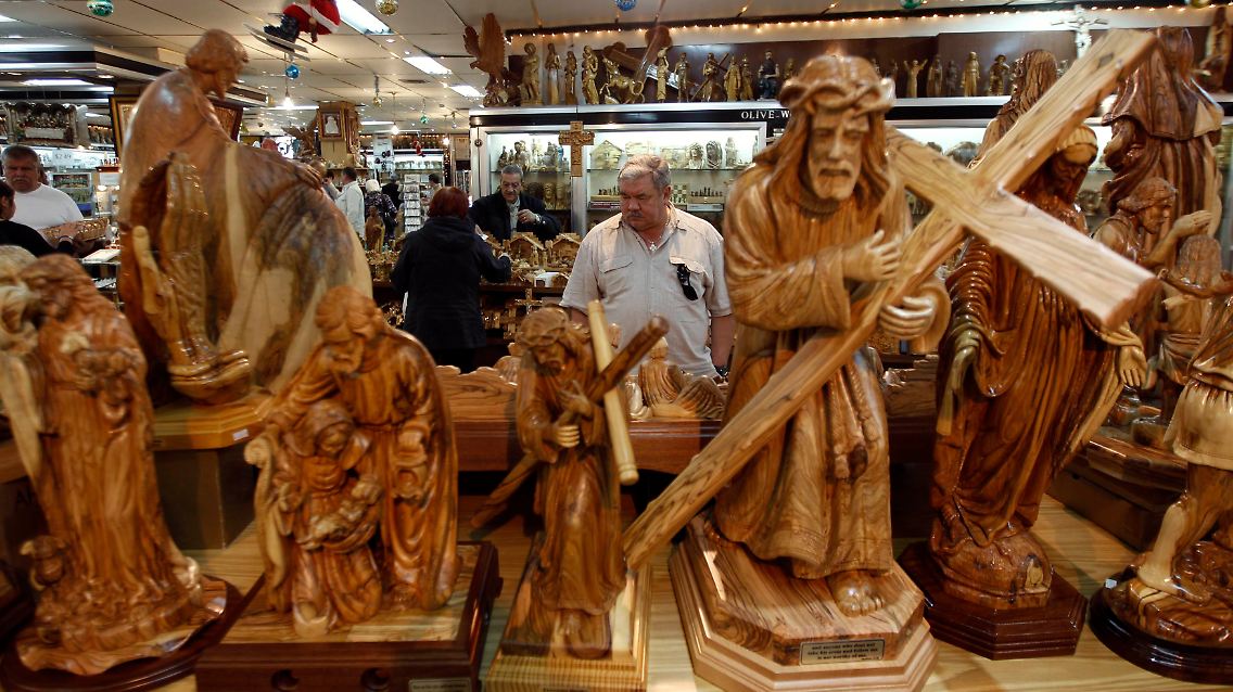 Jesusstatuen in einem Souvenirladen in Bethlehem.