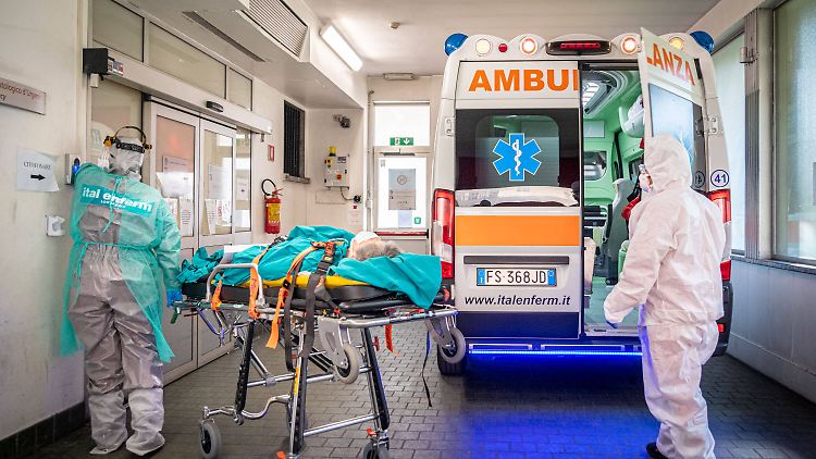 Ärzte und Pflegepersonal gehen in Italien an ihre Grenzen.