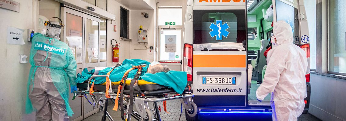 Ärzte und Pflegepersonal gehen in Italien an ihre Grenzen.