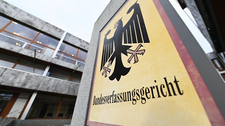 Es ist der erste Eilantrag gegen die Schutzmaßnahmen, den das Bundesverfassungsgericht zum teil gestattet.