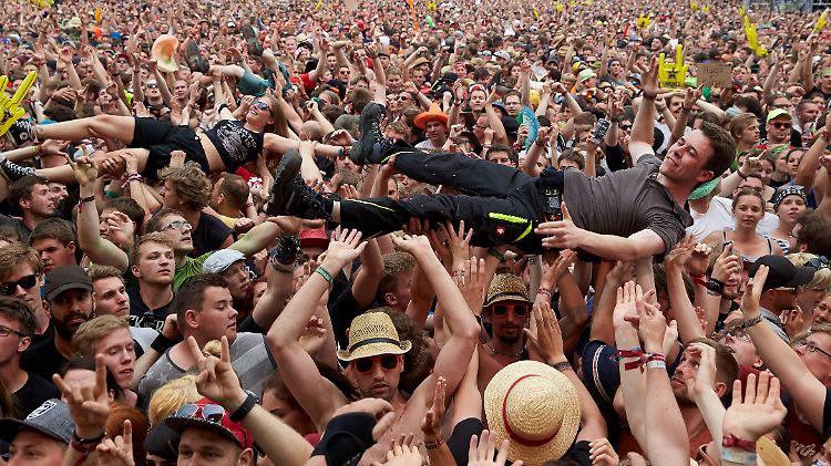 Crowdsurfing unter freiem Himmel fällt in diesem Jahr wohl aus.